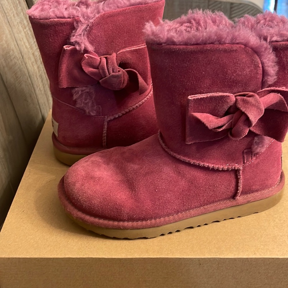 Ugg girls K Daelynn size 2